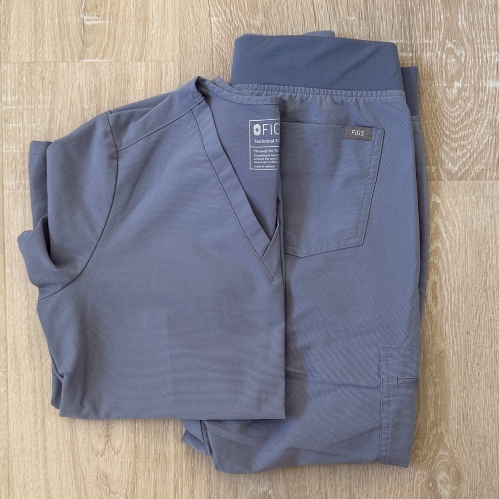 FIGS scrub set